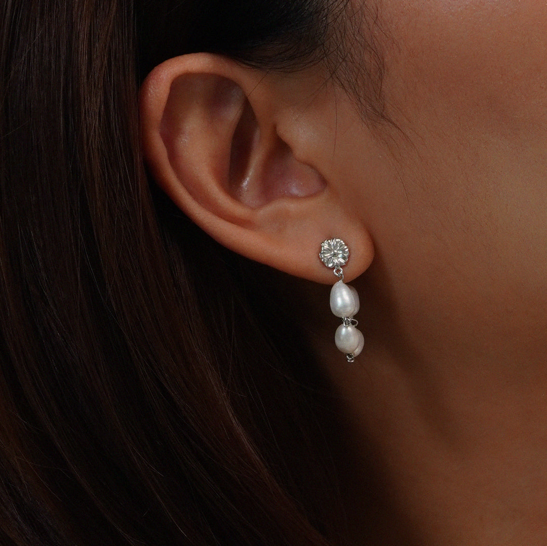 Gardenia Pearl Earring