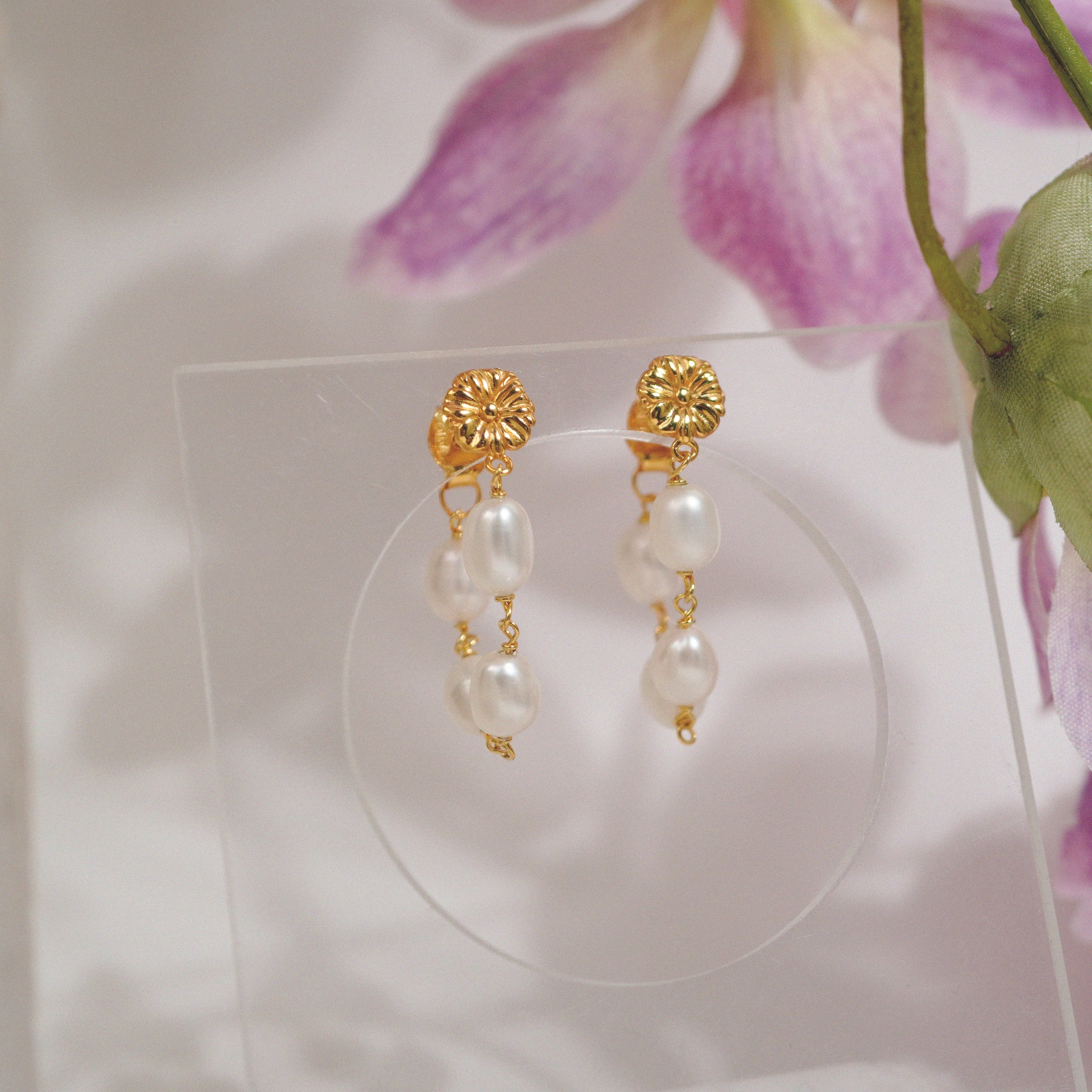 Gardenia Pearl Earring