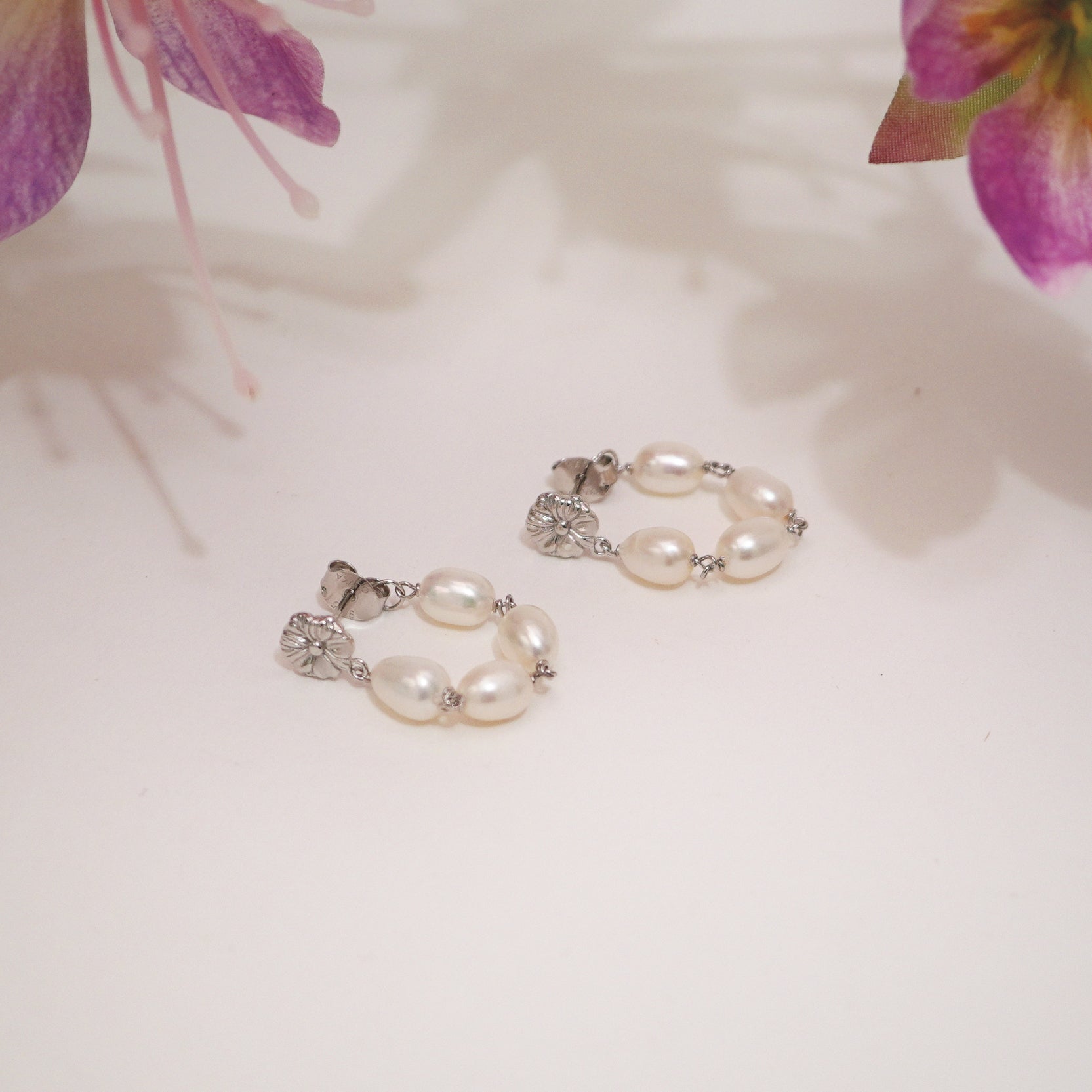 Gardenia Pearl Earring
